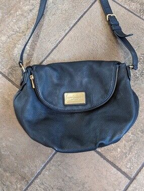 Marc Jacobs Classic Q Natasha Pebbled Leather Chic Luxury Crossbody Bag Black 🖤